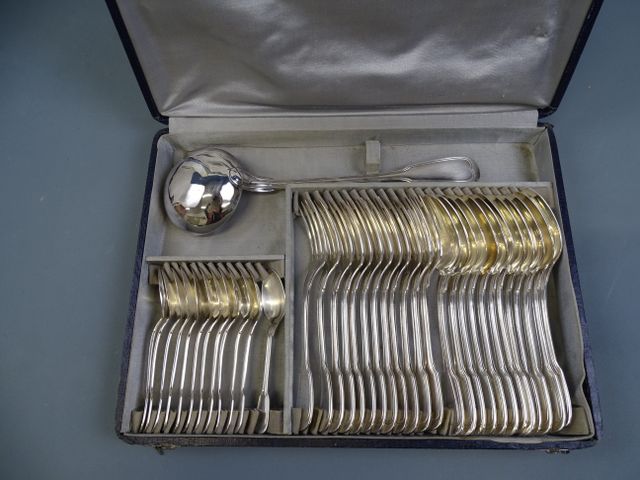 SFAM : ménagère en métal argenté modèle uniplat, en coffret, comp...