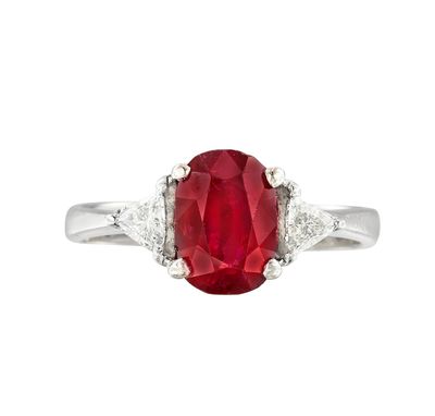 Bague ovale en rubis et diamants