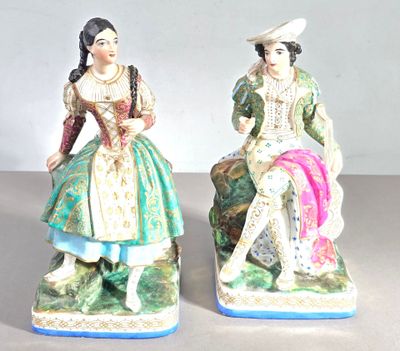 Paire de sujets en porcelaine polychrome formant bouteilles …