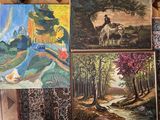 tableau représentant un homme à cheval dans une forêt, à côté d'autres tableaux