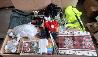 93 / 1 palette de 84 kg de mix (coussins, plantes fact… - Photo 1