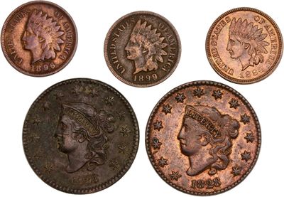 six types différents de « Indian Head Pennies » sur fond blanc