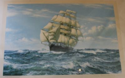 une photo d'un tableau représentant un voilier en pleine mer