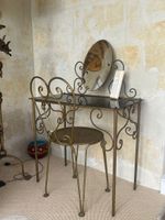 LOT DE MOBILIER comprenant une coiffeuse et sa chaise modern…