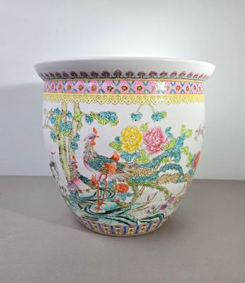 CHINE. Important cache-pot ou bassin à carpes en porcelaine …