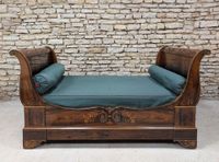 LIT dit "bateau" à deux chevets renversés en placage de palissandre fi