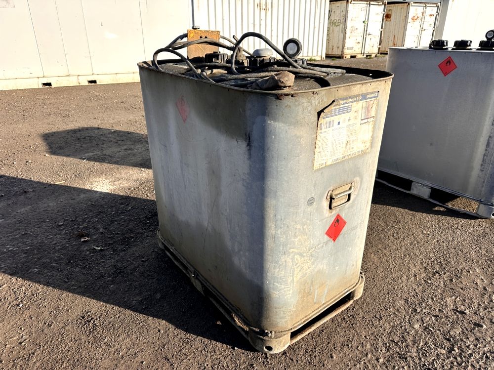 LIEU DE STOCKAGE : Rennes - SCHUTZ - CUVE À CARBURANT 700 LI…