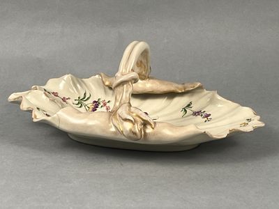 Emile GALLE (Lorraine). Coupe en feuille de nénuphar, en faï… - Photo 1