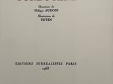 un livre blanc avec une inscription rouge sur la couverture