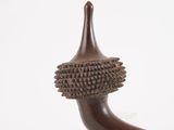 une image représentant une sculpture en bois représentant une tête d'éléphant sur fond blanc