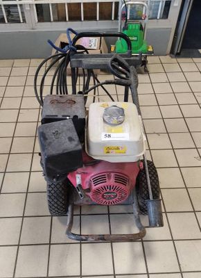 a machine that is sitting on the floor in front of a building