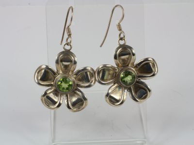 sterling silver flower earrings with peridot stones