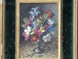 une peinture de fleurs dans un vase en verre sur une table