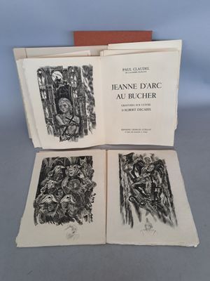 trois livres sur lesquels figurent les illustrations d'une femme et d'un homme