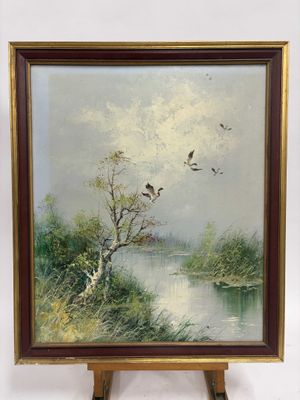 une peinture à l'huile représentant des oiseaux survolant une rivière dans un paysage