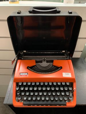 BROTHER Machine à écrire modèle 210