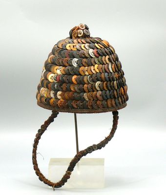 Coiffe "Mukuba" de la société du Bwami en fibres végétales t…