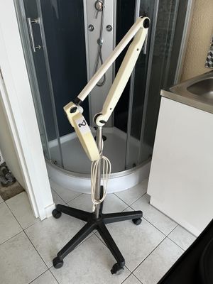 une photo d'une salle de bains avec une douche à l'italienne