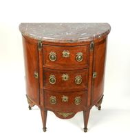 Commode demi-lune en bois de placage ouvrant à trois tiroirs… (photo 3)