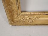 a picture of a picture of a gold frame on the wall