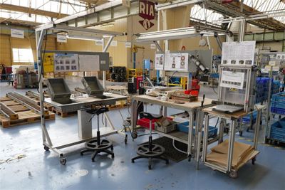 Poste de collage ferrite et isolant comprenant une presse X7…