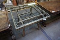 table en rotin avec plateau en verre - H : 74 cm - L : 105 c…