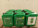 six conteneurs verts de Biotex posés sur une palette en bois