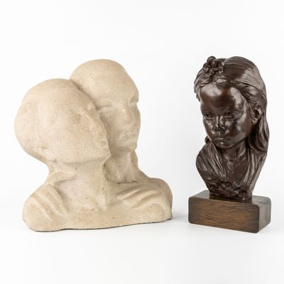 deux sculptures représentant une femme et un homme sur fond blanc