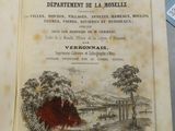 un vieux livre sur lequel figure l'illustration d'un paysage