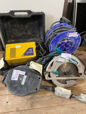 Une scie circulaire MAKITA - Un enrouleur - Un petit poste à souder GY