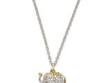un collier avec un éléphant suspendu à une chaîne sertie de diamants