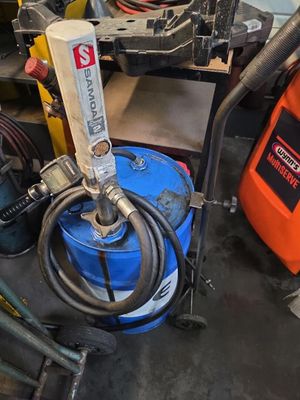 l'image d'une machine dans un garage