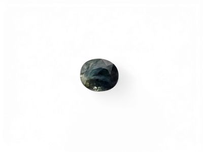 un diamant noir sur fond blanc