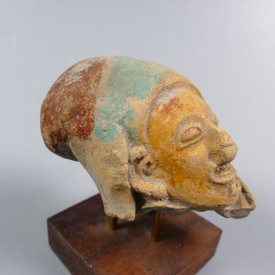 Archéologie. Région andine. Tête de figurine précolombienne …