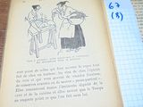 un livre ouvert, sur lequel figure un dessin, posé sur une table