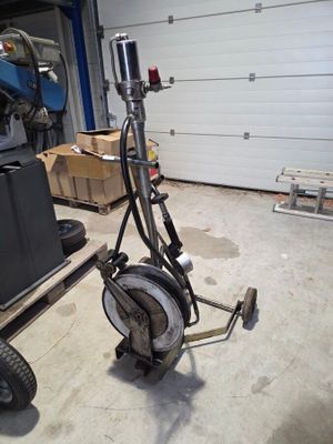 Dévidoir à huile avec pistolet et pompe sur chariot porte fû…