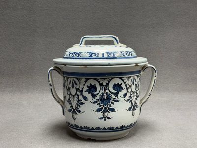 Grand pot couvert en faïence de Rouen XIX°.