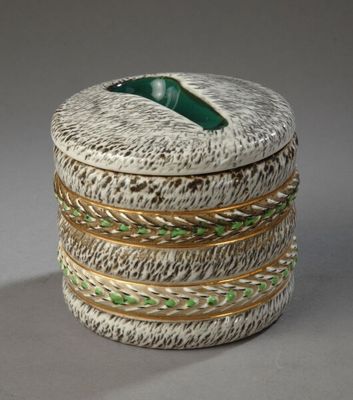 Pot à tabac cylindrique à décor de godron gris vert et blanc…