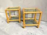lot de deux tables d'appoint en bambou et en verre avec plateau en verre