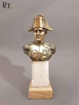 Epreuve en bronze doré représentant Napoléon Ier en buste. L…