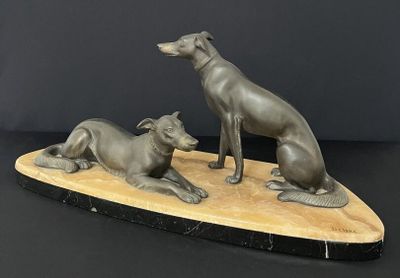 DELORE (XXe siècle), Deux chiens au repos. Groupe en régule …
