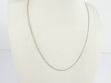 gros plan d'un collier sur un mannequin mannequin