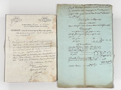 un vieux document écrit posé sur une table