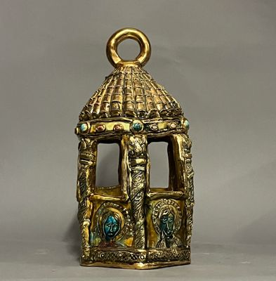 figurine en laiton représentant un homme et une femme dans un belvédère