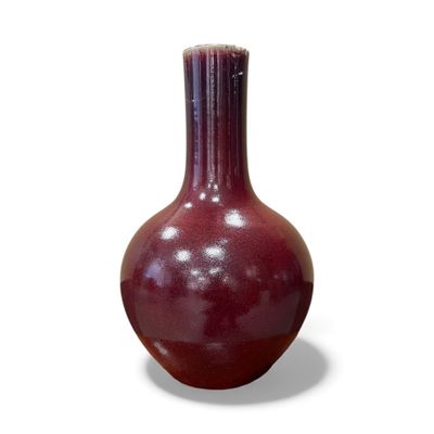 CHINE, vers 1900 Vase tianqupin à col long en porcelaine éma… - Photo 1