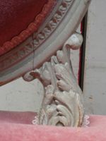 Fauteuil en bois sculpté et laqué, à dossier à médaillon - S… (photo 5)