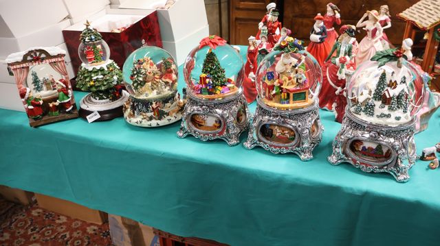Ensemble de 6 boules à neiges musicales 