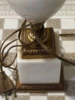 Lampe en laiton et marbre blanc de forme balustre reposant s… (photo 4)