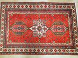 an oriental rug with a cross design on the middle of it