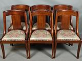 lot de six chaises de salle à manger en acajou avec coussins rembourrés à motifs floraux